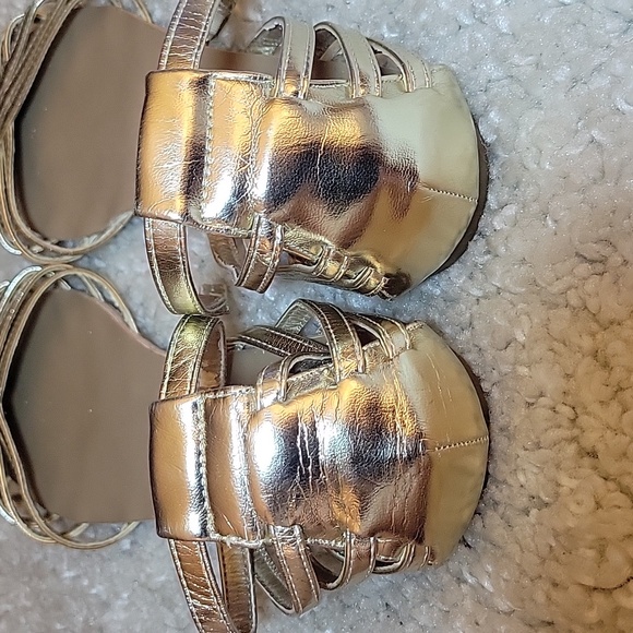 STEVE MADDEN TANE Gold Flats/sandals Size 9.5 - Picture 4 of 17